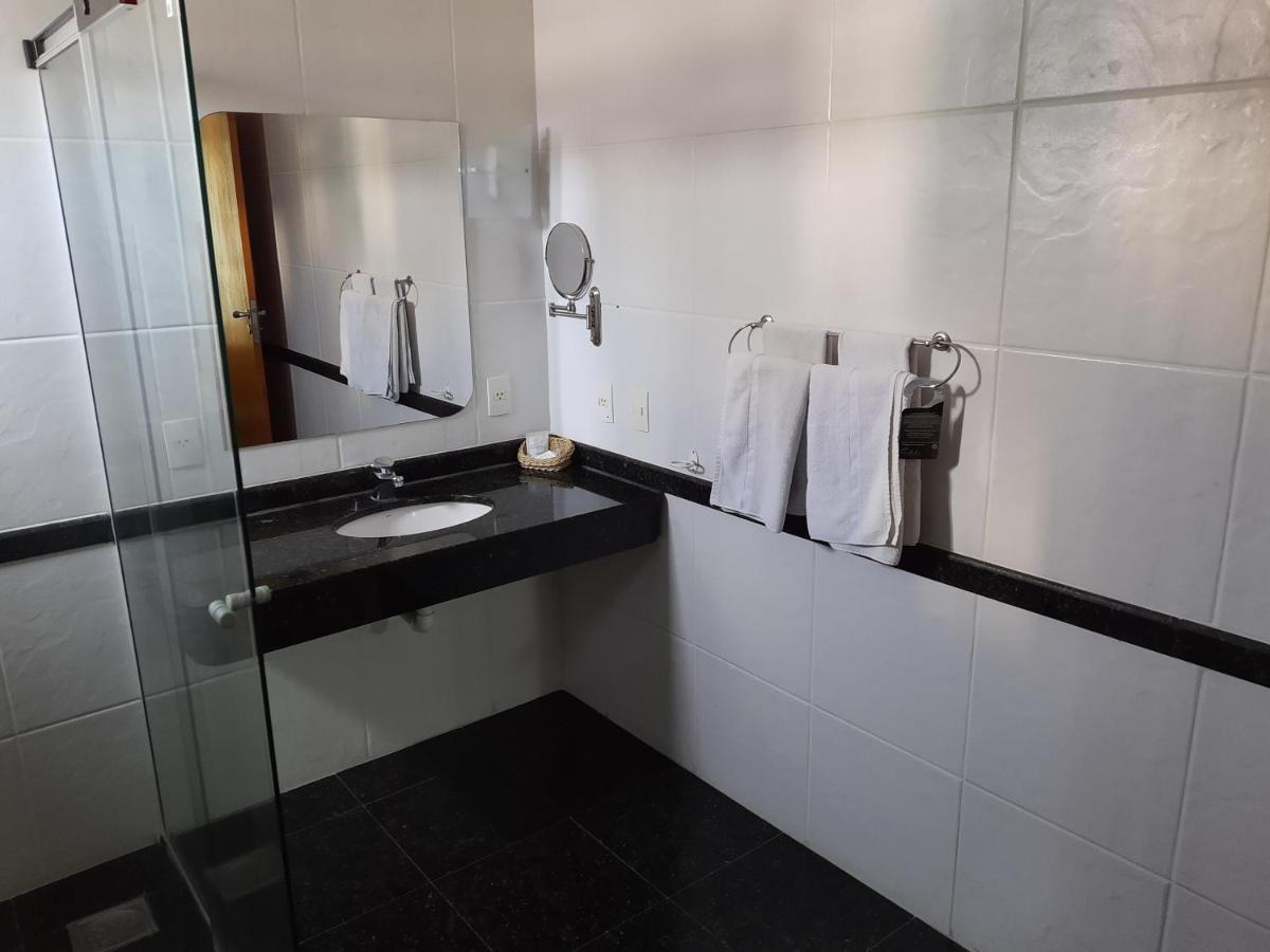 Constantino Hotel e Eventos Juiz de Fora Esterno foto Bathroom
