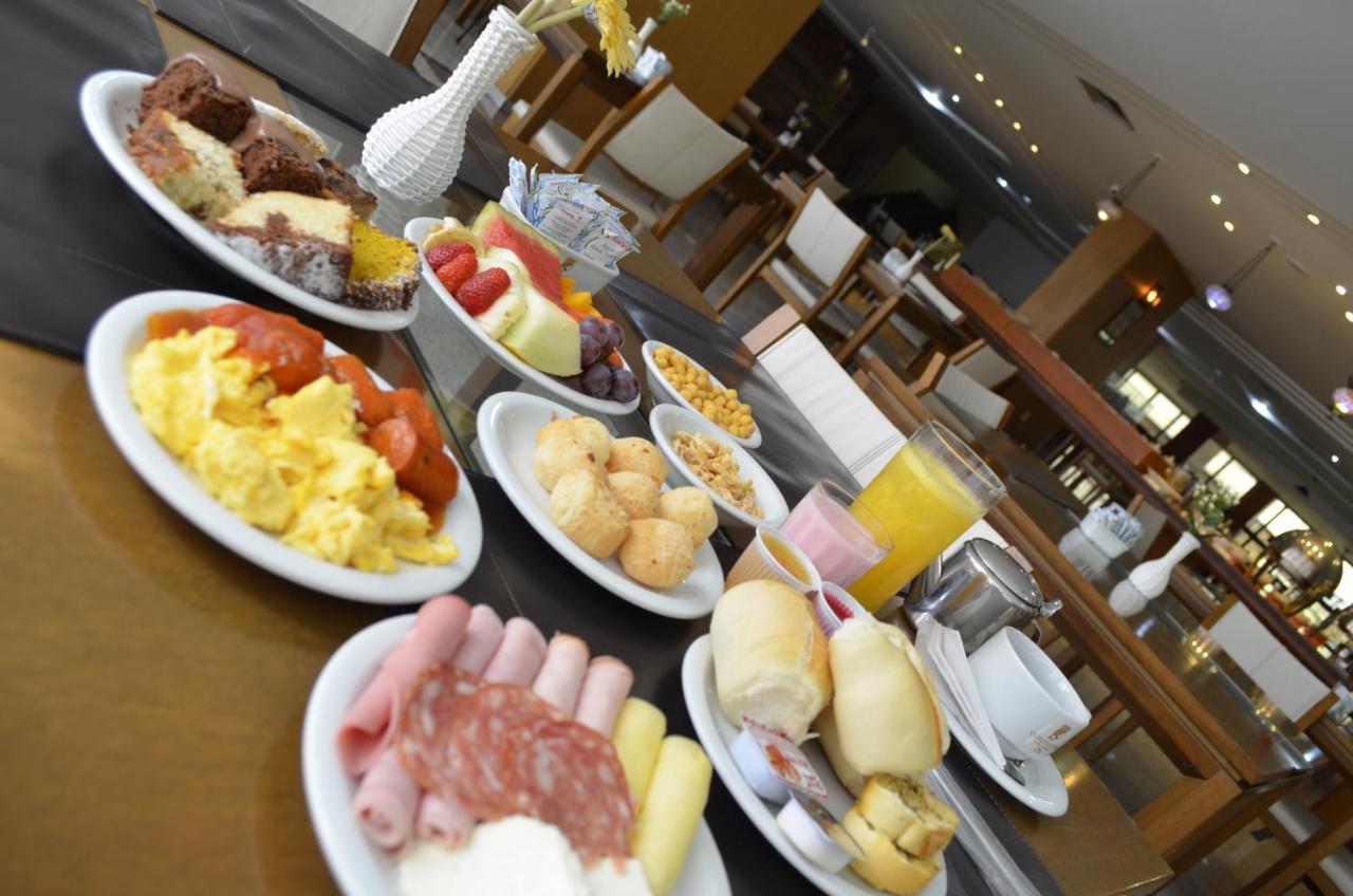 Constantino Hotel e Eventos Juiz de Fora Esterno foto A breakfast buffet